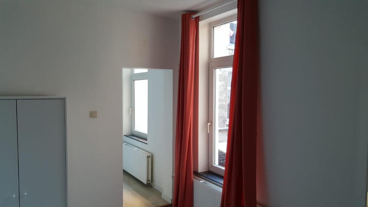 Central Yellow Apartment Brussels Exterior photo